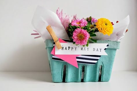 May Day Traditions, May Baskets, Happy May Day, May Day Baskets, Mothers Day Baskets, Berry Basket, Brunch Decor, Fleurs Diy, Basket Crafts