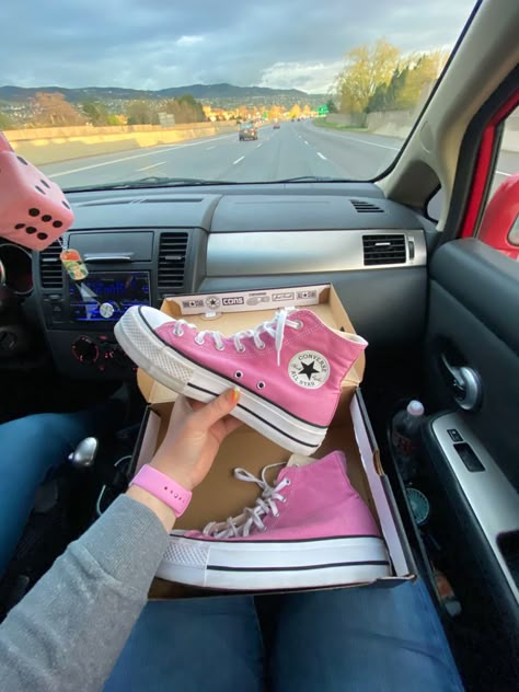 Trendy pink platform converse Pink Platform Converse, Cute Converse Shoes, Converse Aesthetic, Cute Converse, Converse Platform, Trendy Shoes Sneakers, Dr Shoes, Preppy Shoes, Pink Converse