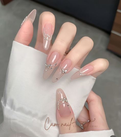 Neutral Nail Art Designs, Beige Outfits, New Year Nails, Summer Nail Ideas, Long Almond, Beauty Hacks Nails, Asian Nails, Hello Nails, Nail Candy