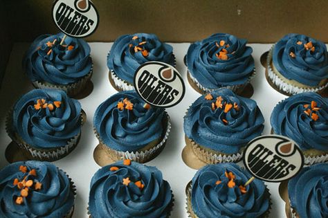 Oilers Cake, Hockey Cupcakes, Bday Cupcakes, Coco Cake, Hockey Cakes, Hockey Birthday Parties, Cake Land, Hockey Birthday, Culture Festival