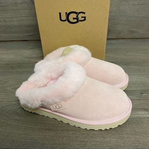 Croc Slippers For Women, Light Pink Ugg Slippers, Couqutte Shoes, Pretty Stuff To Buy, Cute Boots For Winter, Couteqqe Aesthetic, Christmas List Ideas 2023, Christmas Wishlist 2023