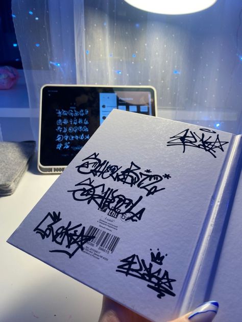 inst: ev04k1 Font Graffiti, Alphabet Graffiti, Graffiti Text, Graffiti Logo, Graffiti Words, Graffiti Writing, Graffiti Tagging, Graffiti Style Art, Graffiti Font