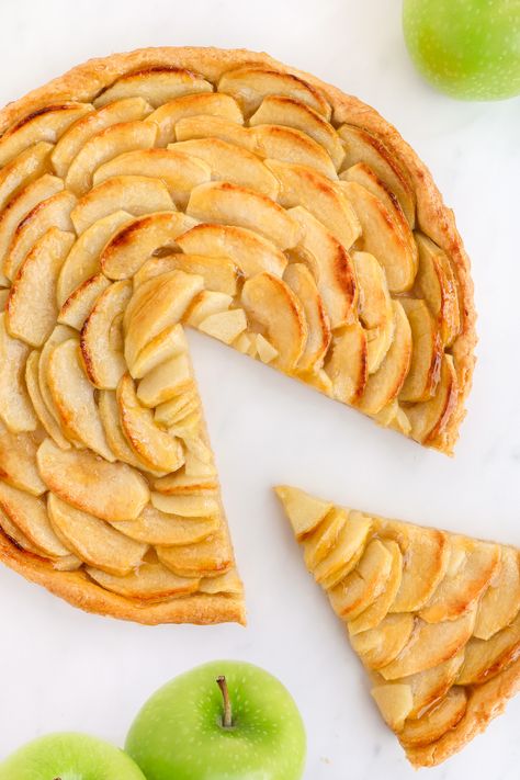 French Apple Tart French Walnut Tart Recipe, Apple Tarts Recipe Easy, Apple Pie Tartlets, Apple Tart Recipe Easy, French Apple Tart Recipe, French Apple Pie, Apple Pie Tarts, Pastry Dough Recipe, French Apple Tart