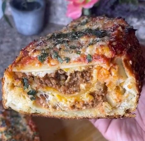 Garlic Bread And Lasagna Sandwich, Stuffed Lasagna Bread, Lasagna French Bread, Garlic Bread Lasagna Sandwich, Garlic Bread Brisket Lasagna, Lasagna Bread Bowl Recipe, Garlic Bread Stuffed Lasagna, Lasagna Stuffed French Bread, French Bread Lasagna