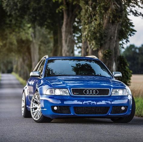 Posing in all it’s glory, this is just astonishing 😍 @auditography #audi #a4 #s4 #rs4 #b5 Audi Sportback, Audi Rs4 Avant, Rs4 Avant, Audi Wagon, Audi Rs6 Avant, Audi A, Mercedes Benz C63, Audi Allroad, Sedan Cars