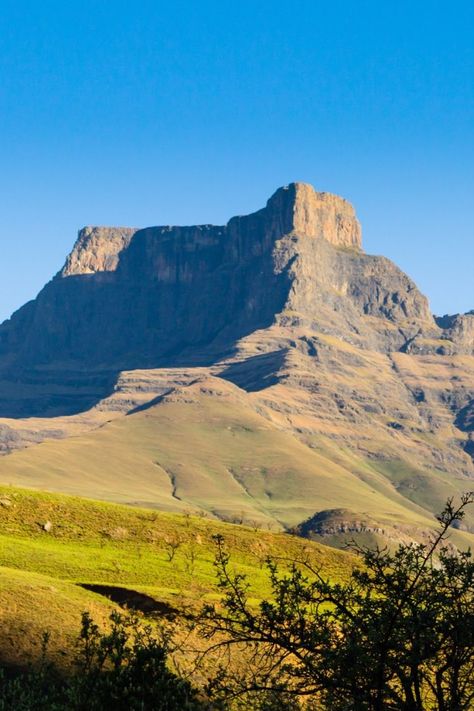 The Drakensberg is the tallest mountain range in the whole of southern Africa, reaching heights of around 3,500 metres. Its geological history gives it a characteristic charm amongst the world’s mountain ranges. Geologically, the range bears a similar resemblance to Ethiopia’s beautiful Simien Mountains. The Drakensberg Mountains stretch across the Eastern Cape, KwaZulu-Natal, Lesotho, Swaziland, and Mpumalanga and trail off in Tzaneen, located in the Limpopo Province. Drakensberg Mountains, Photography Exhibition, Eastern Cape, Kwazulu Natal, Mountain Photography, Southern Africa, Mountain Range, World Famous, Ethiopia