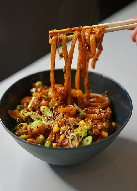 10 Minute Udon Stir Fry - ScheckEats Stir Fry Udon, Udon Stir Fry, Fried Udon, Yaki Udon, Stir Fry Ingredients, Frozen Veggies, All Recipes, Noodle Dishes, Boiling Water