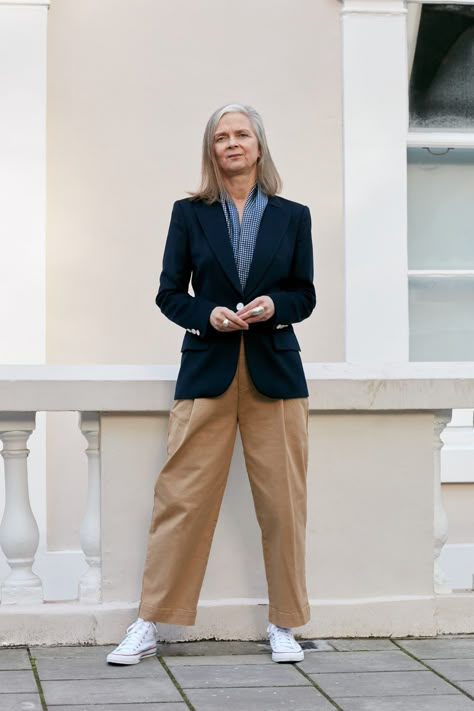 Baggy Chinos Outfit Women, Chinos Outfit Women, Chinos Women Outfit, Chinos Outfit, Chinos Women, Gentlewoman Style, Baggy Outfits, Muji Style, Simple Casual Outfits