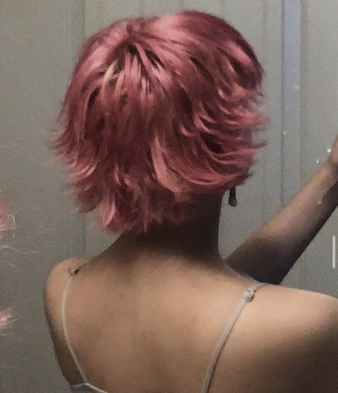 Light Pink Pixie Cut, Pink Hair Color Ideas For Short Hair, Pink Mullet, Pink Pixie Cut, Pink Hair Short, Short Pink Hair, Non Binary Haircuts, Pink Short Hair, Heartbreak High