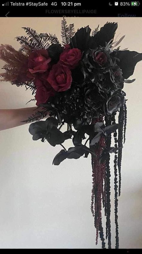 Vampire Wedding Bouquet, Gothic Medieval Wedding, Gothic Cascading Bouquet, Emo Wedding Aesthetic, Wedding Gothic Romantic, Wedding Gothic Decorations, Victorian Goth Quinceanera Theme, Wedding Bouquets Gothic, Gothic Wedding Bouquet Red And Black