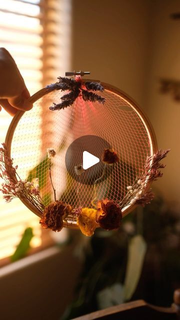 Diy Floral Hoop, Bag Of Potatoes, Nature Craft, Flower Press, Floral Hoops, Net Bag, Not Bad, Nature Crafts, Garden Crafts