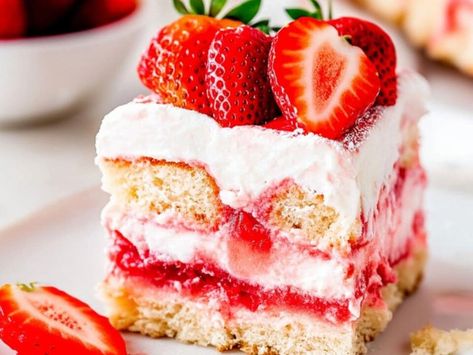 Strawberry Tiramisu: A Refreshing Twist on a Classic Dessert - NewsBreak Strawberry Tiramisu, Strawberry Compote, Good Recipes, Italian Dessert, Custard Cake, Tiramisu Recipe, Baked Strawberries, Incredible Edibles, Unique Desserts