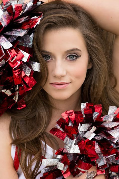 Cheerleading Senior Pictures, Dance Team Photos, Cheerleading Picture Poses, Cheerleading Poses, Cheer Team Pictures, Cheer Photography, Cheerleading Photos, Cute Cheer Pictures, Cheers Photo