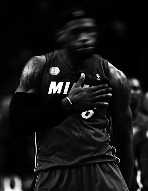 Cool Basketball Wallpapers, Sports Photoshoot, Lebron James Basketball, Lebron James Wallpapers, King Lebron James, King Lebron, Nba Basketball Art, Cool Nike Wallpapers, Basketball Photos