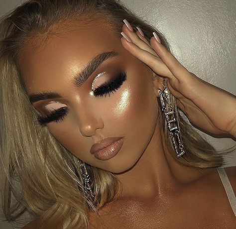 Makeup Looks For Light Brown Eyes, Full Glam Eyeshadow, Prom Makeup Glam Glitter, Bronze Glitter Eye Makeup, Debs Makeup, Full Glam Makeup Looks Black Women Glitter, Bronzed Makeup Look Full Glam, New Year Makeup Looks, Night Glam Makeup Smokey Eye