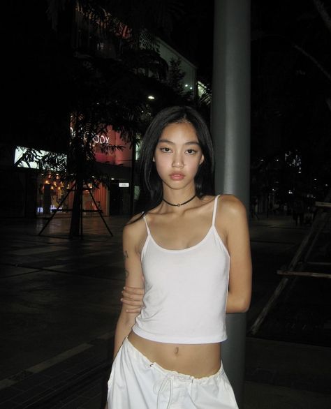 ig: @kaaofangs Effortlessly Pretty, Body Pic, Japan Outfit, Insta Feed, Cute Selfies Poses, Body Inspiration, Body Poses, Insta Inspo, Photo Inspo