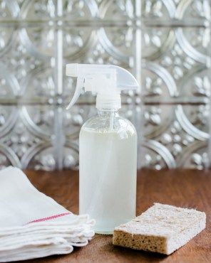 DIY: Mold + Mildew Spray Homemade Shower Spray, Daily Shower Spray, Toxic Mold, Cleaning Mold, Mold Removal, Diy Sprays, Homemade Cleaning Products, Household Cleaning Tips, Diy Cleaners