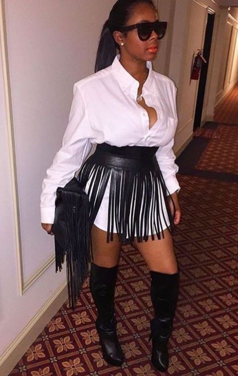 Fringe Skirt Outfit Black Women, Black Leather Skirt Outfit Black Women, Fringe Belt Outfit, Leather Skirt Outfit Black Women, Fringe Skirt Outfit, Fringe Leather Skirt, Belt Y2k, Fringe Belt, Leather Skirt Outfit