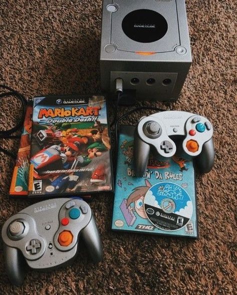 Gamecube Aesthetic, 2000s Kid Aesthetic, Y2k Futurism, Gaming Things, Kid Aesthetic, 2000s Vibe, Nintendo Sega, Nintendo Gamecube, Gaming Station