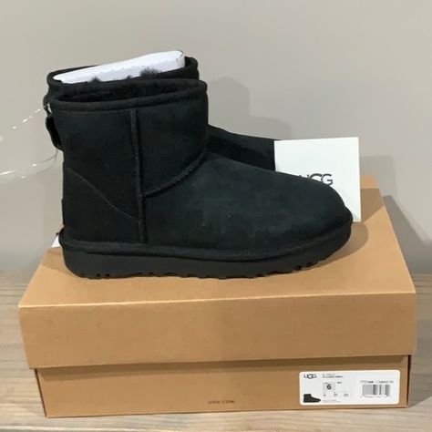 NIB! UGG Classic Mini Black Boots Size 6 Low Uggs, Ugg Classic Mini Ii, Ugg Classic Mini, Ugg Classic, Classic Mini, Teen Fashion Outfits, Womens Uggs, Ugg Shoes, Ugg Boots