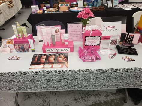 Mary Kay Vendor Table Ideas, Table Booth Ideas, Ladies Night Party Games, Mary Kay Display, Table Booth, Mary Kay Inspiration, Ladies Night Party, Mary Kay Gifts, Vendor Table