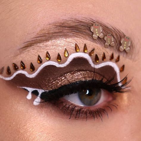 Gingerbread Makeup Ideas, Gingerbread Eye Makeup, Gingerbread Makeup Look, Gingerbread Man Makeup, Gingerbread Makeup, Cookie Makeup, Gingerbread Man Shrek, December Makeup, Face Chains