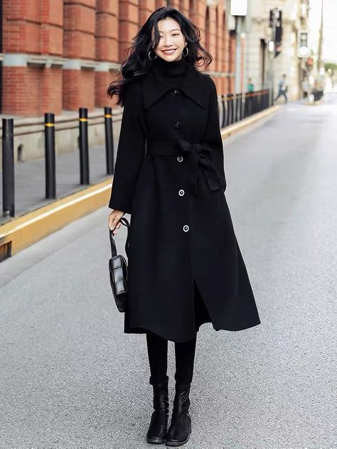 Black winter cashmere long coat - FashionByTeresa Belted Winter Coat, Korean Women Winter Outfits, Formal Coats For Women, Long Black Coat Outfit, Black Long Jacket, Winter Coat Trends, Black Coat Outfit, Trendy Dress Styles, Long Coat Outfit