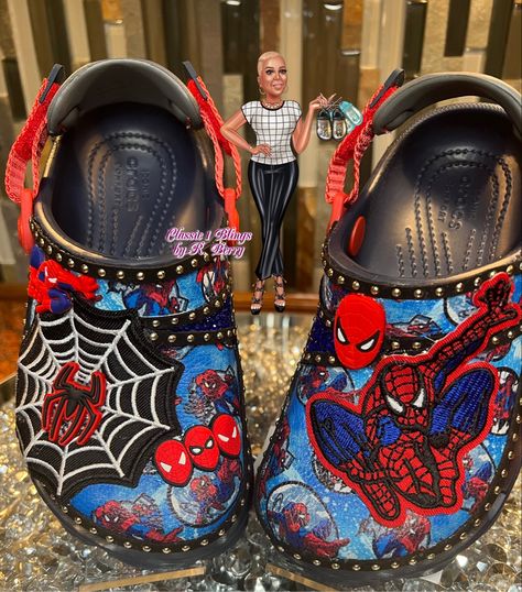 Customize Crocs Diy, Croc Painting Ideas, Spider Man Custom Shoes, Spider Man Crocs, Spiderman Crocs Charms, Custom Crocs, Customized Crocs Shoes For Boys, Spiderman Crocs, Crocs For Boys