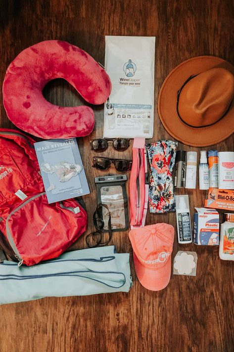 What to Pack for 10 Days in Hawaii - WELL PLANNED ADVENTURES Hawaii Wardrobe, Pack For 10 Days, Hawaii Vacation Outfits, Hawaii Outfit, Hawaii Packing List, Hawaii Packing, Oahu Vacation, Hawaiian Travel, Trip To Hawaii