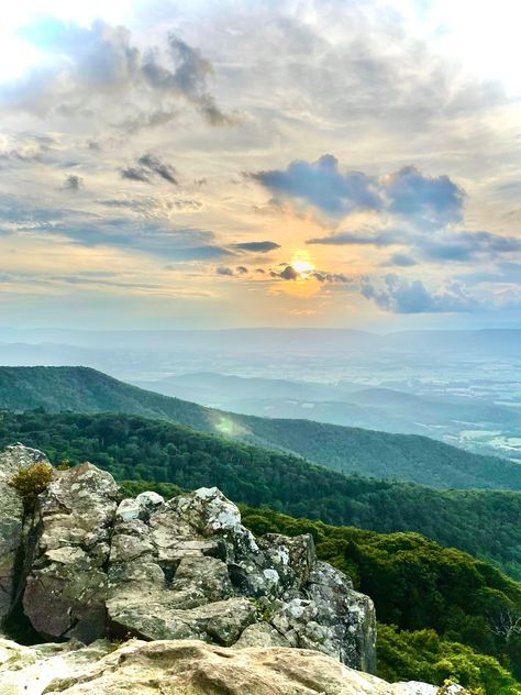 ⛰️ Stony Man Hike at Shenandoah National Park! #hike #mountainview #shenandoah #beautifulview #peaceful #wallpaper Shenandoah National Park Aesthetic, Peaceful Wallpaper, National Park Aesthetic, Shenandoah Virginia, Aesthetic Views, Park Aesthetic, National Park Camping, Aesthetic Places, Hiking National Parks