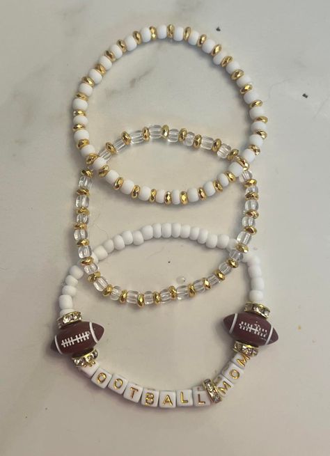 Any football 🏈 moms out there? Football Bracelet Ideas, Football Moms, Football Bracelet, Beading Jewelery, Soccer Mom, Bracelet Ideas, Football Mom, Beading, Football