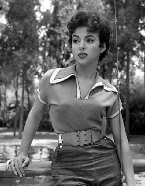 Rita Moreno, Vintage Black Glamour, Rita Hayworth, Marlon Brando, Old Hollywood Glamour, Moda Vintage, 50s Fashion, Vintage Glamour, Hollywood Glamour