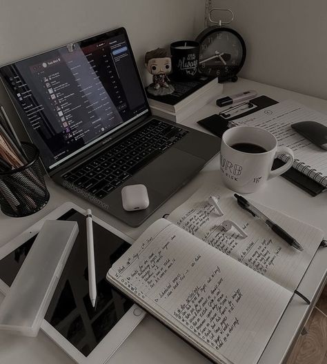 Studying Dark Aesthetic, Black Study Aesthetic, Study Aesthetic Black, Study Dark Aesthetic, Studying Aesthetic Dark, Dark Study Aesthetic, Business Dp, Study Space Aesthetic, Desk Setup Study