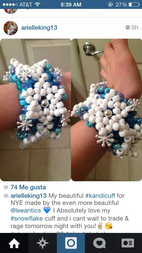 Snowflake kandi cuff Christmas Kandi, Rave Beads, Kandi Kids, Rave Kandi Ideas, Penny Picture, Rave Kandi, Kandi Inspo, Kandi Cuffs, Diy Kandi Bracelets