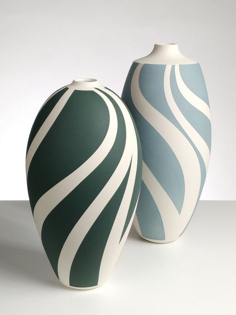 Ceramic Art Pottery, Ceramic Pottery Art Ideas Easy, Ceramic Painting Ideas Vase, Vase Crafts Diy, Vase Painting Ideas, Pottery Images, Ceramic Drawing, Ceramics Bowls Designs, Ceramic Vases Design