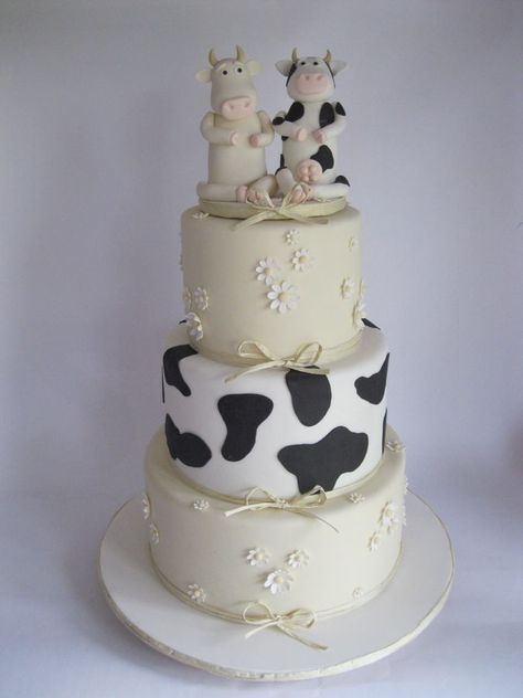 Cow themed wedding cake adapted from an original. This isn't my design but I don't know who's it is, I searched for it but was unable to find the original designer so if you know I would love to know who to give the credit to. Cow Themed Wedding, Cow Wedding, Farmer Wedding, Wedding Planner Job, Whimsical Wedding Cakes, Wedding Cake Images, Cow Cakes, Round Wedding Cakes, Country Wedding Cakes