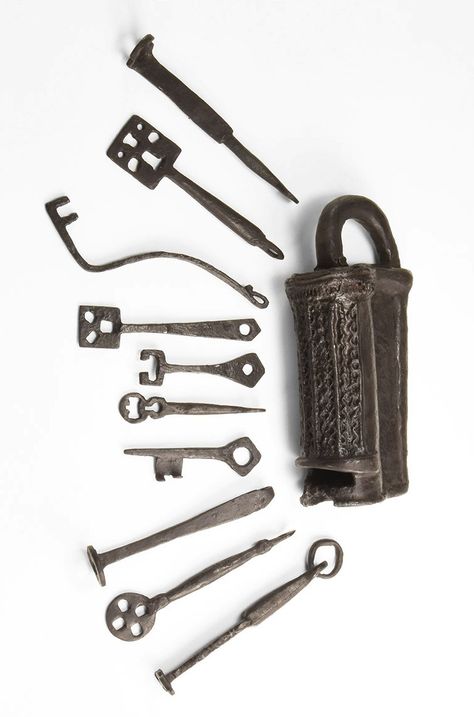 Ancient to Medieval (And Slightly Later) History - Viking Iron Lock and Keys, 9th-11th Century AD Viking Artifacts, Ancient Key, Medieval Rings, Old Keys, Ancient Vikings, Viking Ring, Viking Glass, Key Dates, Antique Keys