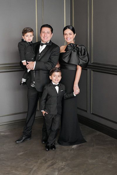 Family Portrait Studio Photographer - ThePodPhoto Family Portraits Formal, Classic Family Portraits, Formal Family Photoshoot Studio, Classy Family Photoshoot, Formal Family Photoshoot, Glam Family Photos, Formal Family Portrait, Formal Family Photos, Glam Family Photoshoot