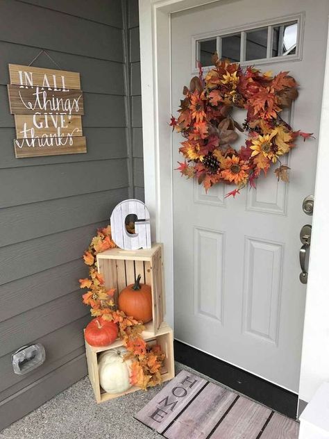 15 Affordable & Original Fall Decor Ideas For The Home - Its Claudia G August Decor, Halloween Decor Diy, Diy Halloween Decor, Interior Vintage, Fall Front Porch Decor, Fall Thanksgiving Decor, Fall Deco, Fall Outdoor Decor, Farmhouse Fall Decor