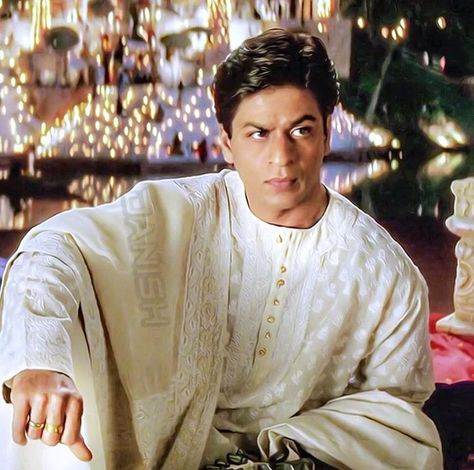 Devdas Srk Devdas, Devdas Movie, Shahrukh Khan Family, Character Dialogue, Shah Rukh Khan Movies, Srk Movies, Bollywood Aesthetic, Sanjay Leela Bhansali, Goth Subculture