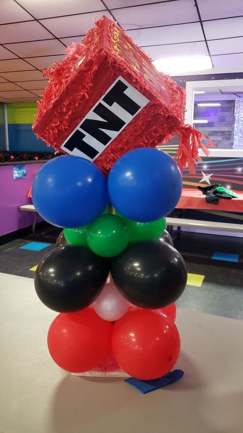 Roblox Centerpieces, Balloon Column Stand, Roblox Party, Roller Skating Party, Skate Party, Balloon Columns, Party Table Decorations, 9th Birthday, Roller Skating