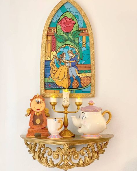 This Woman's Disney-Themed Home Is A Dream Beauty And The Beast Bedroom, Disney Room Ideas, Disney House Ideas, Disney Themed Rooms, Disney Bedroom, Disney Office, Deco Disney, Casa Disney, Disney Room Decor