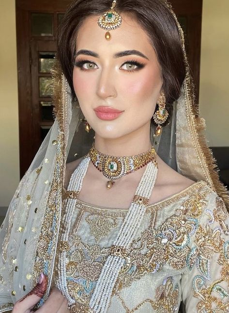 Nikkah Makeup Looks Simple, Bridal Nikkah Makeup, Nikkah Bride Makeup, Shaadi Makeup, Walima Look, Walima Makeup, Nikkah Makeup, Nikkah Makeup Looks Pakistani, Face Makeup Guide