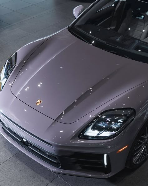 Lilac Porsche, Lavender Porsche, Porsche Panamera 2024, Unique Car Colors, Porsche Panamera Aesthetic, Purple Porsche, Lavender Car, Porsche Panamera 4, Estilo Blair Waldorf