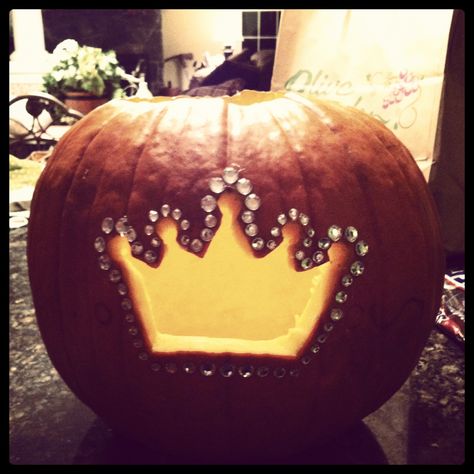 My Bedazzled Princess Pumpkin ♚$pÕ!LèDˇPr!NćË$$♚ Princess Pumpkin Carving, Halloween Decorations Party Diy, Creative Pumpkin Carving Ideas, Halloween Decorations Party, Princess Pumpkin, Pumpkin Cravings, Cute Pumpkin Carving, Halloween Party Decor Diy, Pumkin Carving