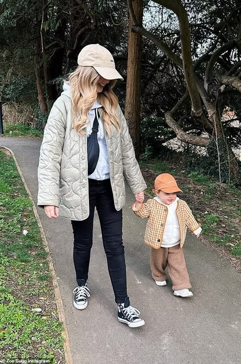 Zoe Sugg Ottilie, Zoe Sugg Winter Outfits, Zoe Sugg Style, Ottilie Deyes, Zoe Sugg Outfits, 2010 Vibes, Consumer Profile, Dianne Buswell, Zoe Sugg