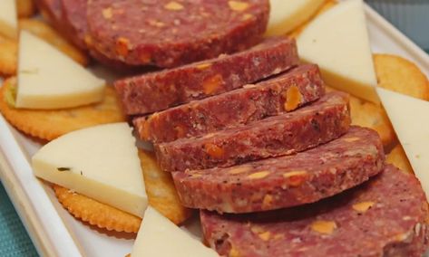 How to Make Venison Bologna Sweet Lebanon Bologna Recipe, Trail Bologna Recipe, Deer Bologna Recipe, Bologna Recipes, How To Cook Venison, Deer Recipes, Deer Meat, Clam Recipes, Venison Recipes