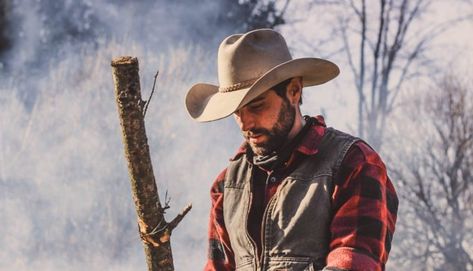 Donning a Cowboy Hat: The Dos and Don’ts and Proper Etiquette Black Cowboy Hat, Bull Head, Rugged Men, Black Cowboy, Rugged Style, Hair Fibers, Head Band, Cowboy Hat, Adult Costumes