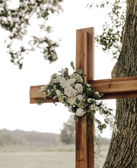 Outdoor Wedding Cross Backdrop, Cross Arbor For Wedding, Cross Center Piece Wedding, Cross Wedding Alter, Wedding Aisle Decorations Outdoor, Alex Cross, Wedding Alter, Holly Wedding, Easter Photography