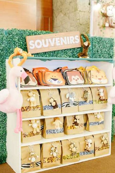 Safari Birthday Favors, Safari Favors, Animals Party Decorations, Zoofari Birthday Party, Safari Theme Favors, Safari Favors Ideas, Wild Animals Party, Wild Animal Party Ideas, Wild Animals Party Ideas